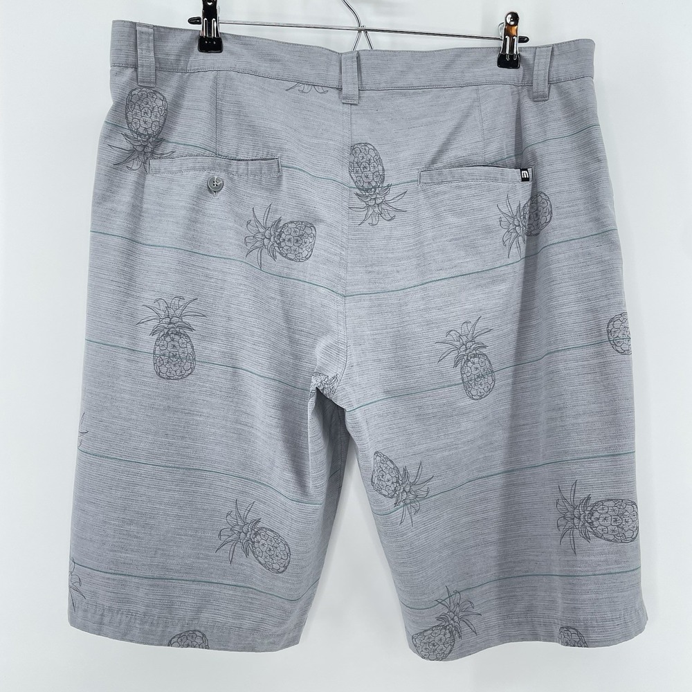 TravisMathew Golf Shorts Men 38‎ Gray Pineapple Print Casual Stretch Performance - Picture 3 of 8
